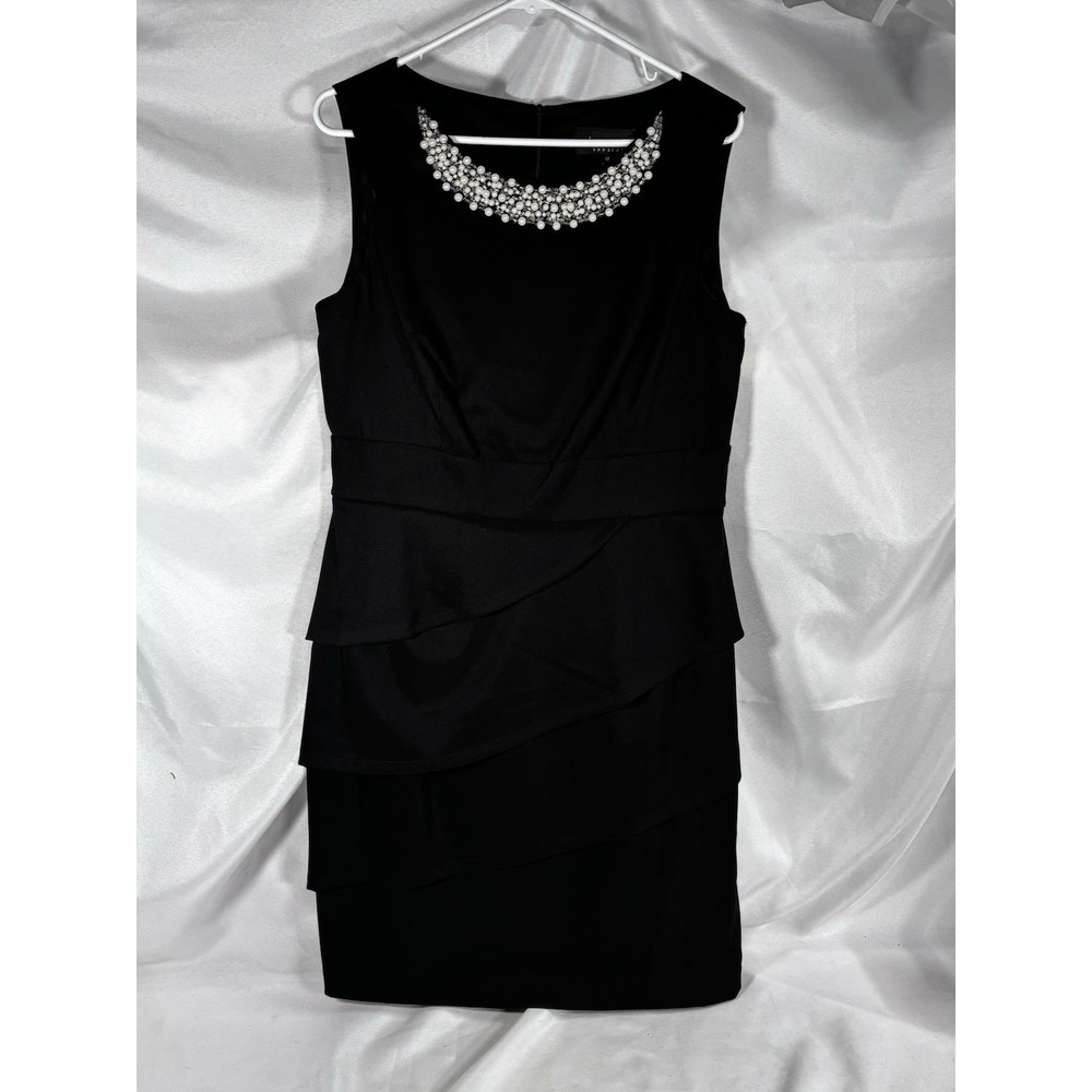 Connected Woman Black sleeveless sheath dress Beaded "necklace"‎ accent, Size 12